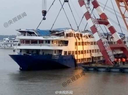 上海游客胡坚跃幸运生还 讲述逃生获救经过
