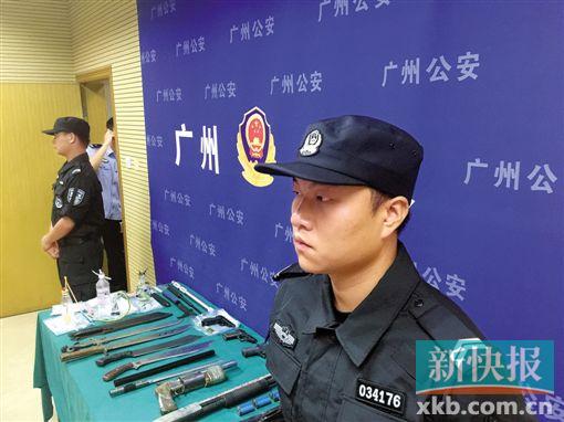 ■警方缴获的该团伙作案的器械。 新快报记者 陈海生/摄
