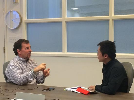 前雅虎CEO汤普森(左)执掌着ShopRunner