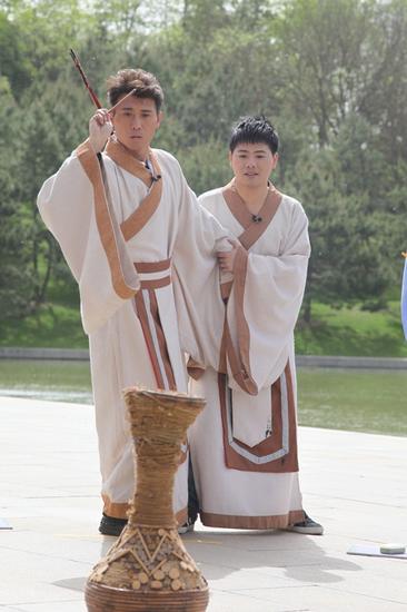 《文学英雄》梦回唐朝 李乃文变身未来人