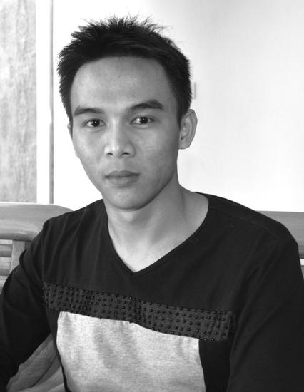 文光 2006考入印度尼西亚widya darma大学攻读汉语,两年后来到广东江门市,2010年到山东师范大学国际交流学院学习汉语