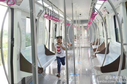 成都地铁3号线首列车6日试车成功