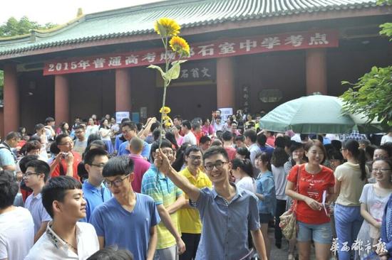 2015四川高考作文题目:老实与聪明