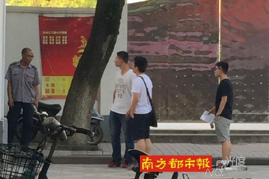 昨日下午,南昌市,替考生前往洪都中学看考场。