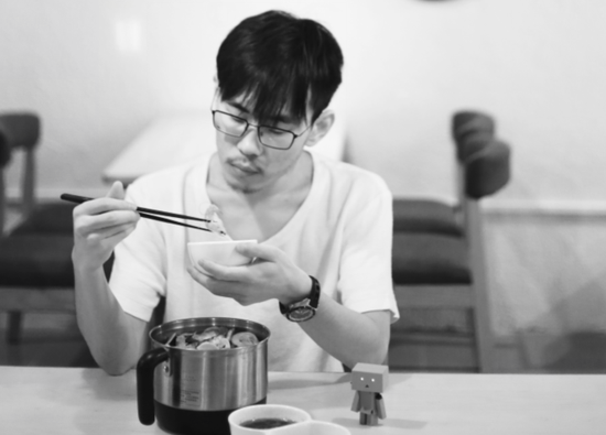 作家姬霄点评四川高考作文老实与聪明