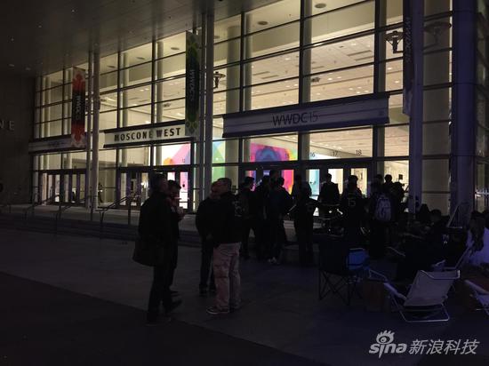 已经有开发者在会场外排队