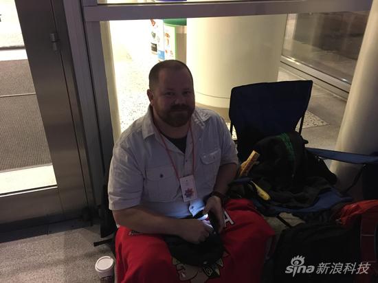 第一名开发者Brian 他将在这守候12个小时