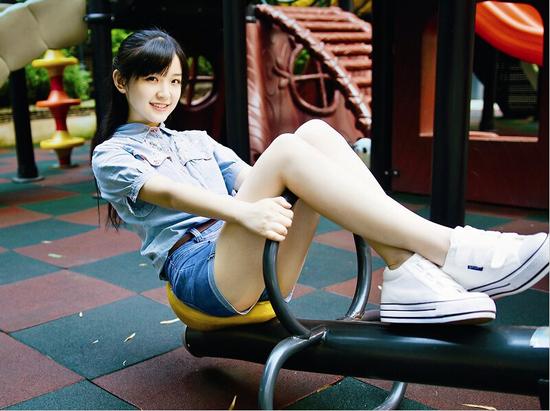 武汉三校花接下英雄帖 同题作文一较高下(图)