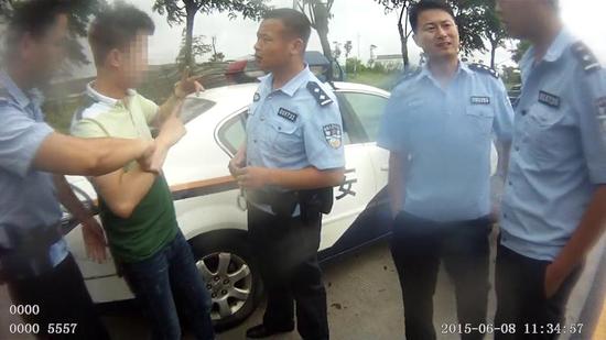 民警盘查询问