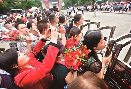 明年我省高考回归全国卷 家长担心不对湖北伢