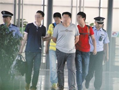 昨日，山东省菏泽市，江西高考舞弊案主要嫌犯之一的赵某被捕。图/CFP