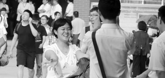 名师评河南高考卷:英语难度降低 数学渗透中国