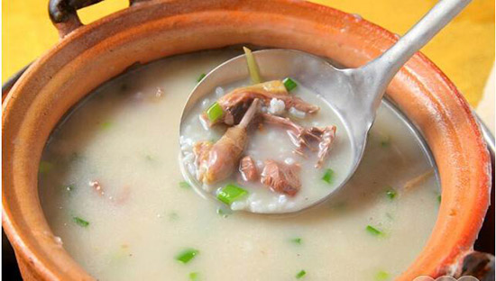 生料粥是贵港人最喜爱的夜宵之一