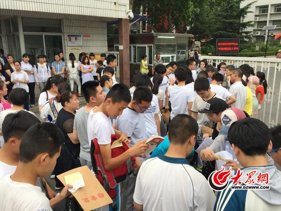 济南中考考生踩点考场