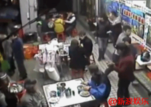 黑道持武器火拼