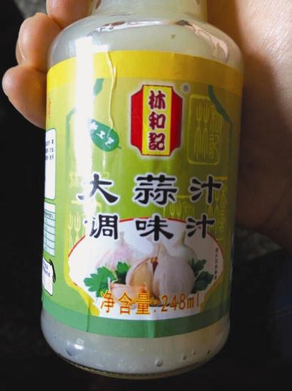 男子超市买大蒜调味汁似果冻