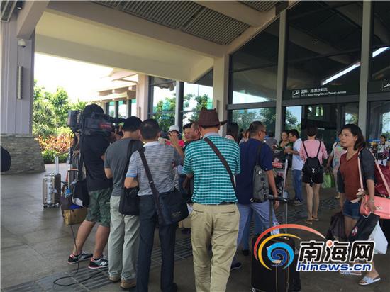 旅客安全到达走出到达厅(南海网记者陈丽娜摄)