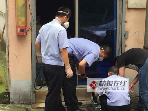 <em>杭州</em>58岁<em>理发师</em>被发现死在店里 尸体已发臭(组