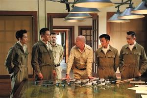 群星闪耀的演员阵容是《大轰炸》的一大看点