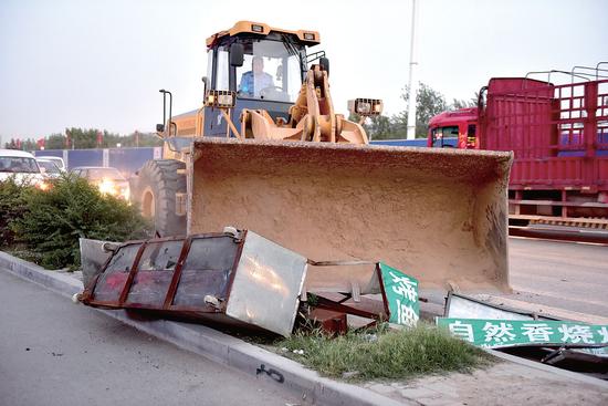 占道經營設備被現場銷毀