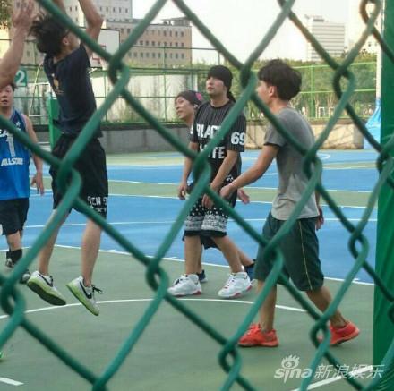 周杰伦打街头篮球