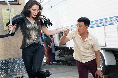 佟大为亲密牵破产女孩