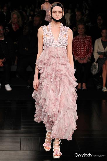 Alexander McQueen2015春夏系列粉裙