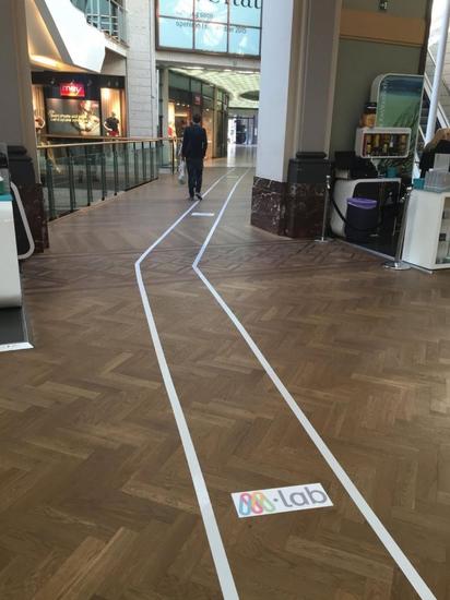 比利时开辟低头族专用人行道_mail5063802