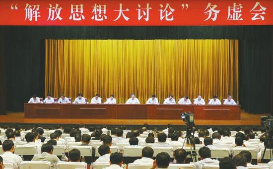 6月10日至12日，济南市“解放思想大讨论”务虚会在龙奥大厦召开。