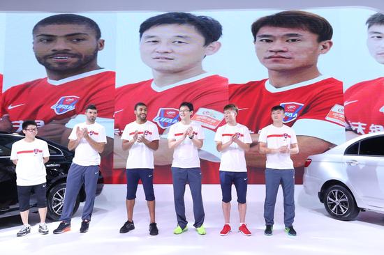 孙继海力帆展台发中超球票 火爆惨了_重庆汽车