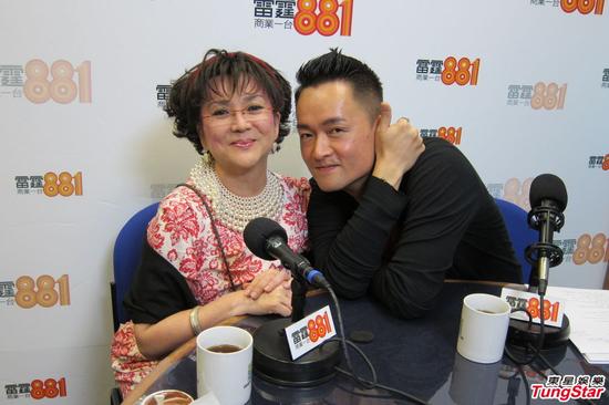 冯宝宝服抗抑郁药物18年 谈两度离婚