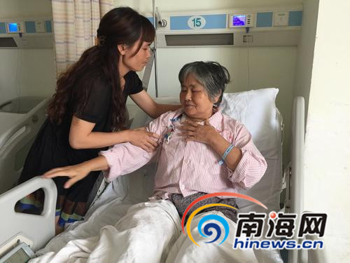 67岁的蒋阿婆做心脏手术缺血,亲属从湖南打“飞的”赶来献血。手术后的她恢复很快,精神也好多了。