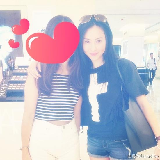 张柏芝与路人合影