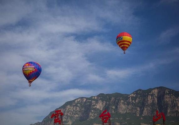 热气球齐聚云台山，首站空中决出第一冠。