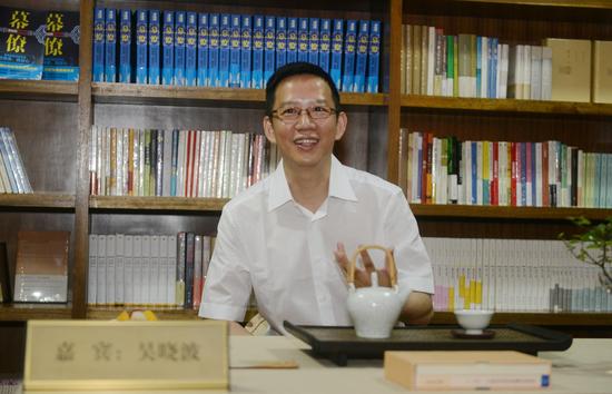 著名财经作家吴晓波在长沙熬吧寄语广大青年书友们：做事要有坚持的精神
