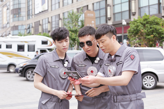 王迅和孙红雷张艺兴商讨战术