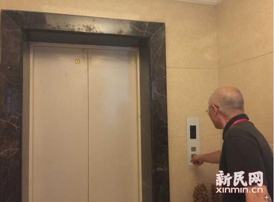 松江一新建小区44台电梯频发困人事故_新浪上海_新浪网