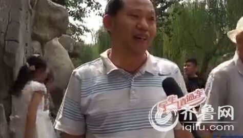 市民称以前觉得有泉水很幸福,现在“幸福正在远去”。