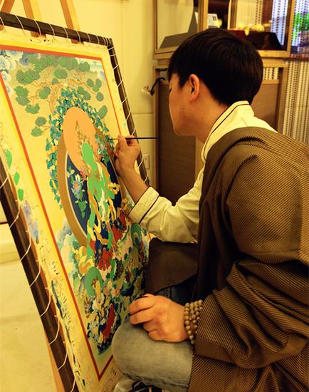 画师李杰才现场绘制唐卡