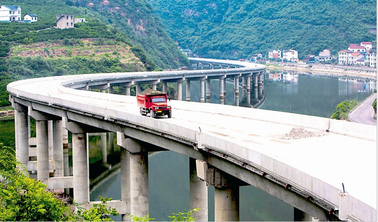 兴山建全国首条水上生态公路