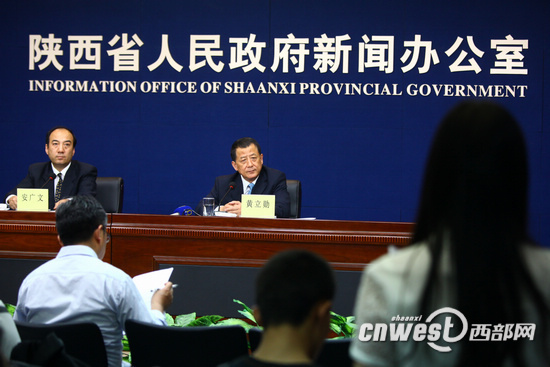 陕西省政府新闻办召开新闻发布会，黄立勋回答记者提问。