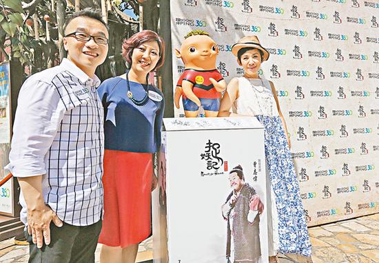 吴君如(右)与“史力加之父”许诚毅导演(左)宣传动画电影《捉妖记》