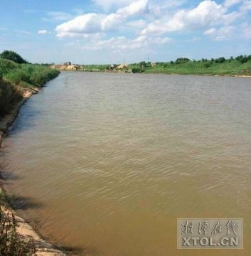 事发地点：湘潭县涓水河（记者 夏冰 李蓓 摄）