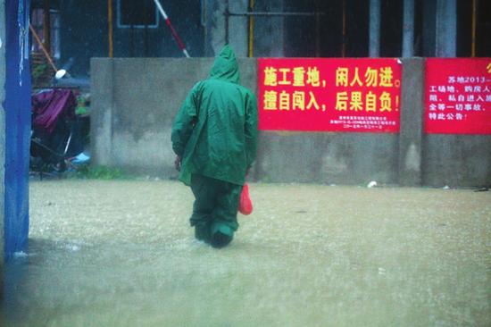 玻纤路一处工地积水严重。
