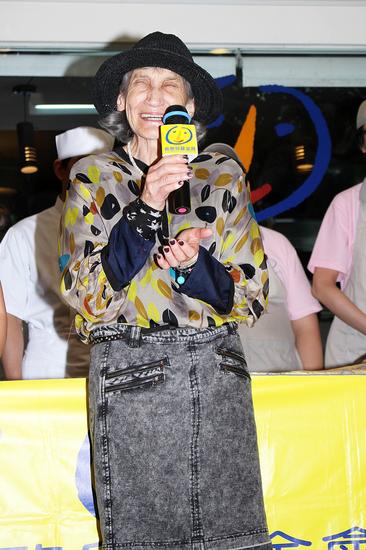 黄子佼预订结婚喜饼夸女友人美心美