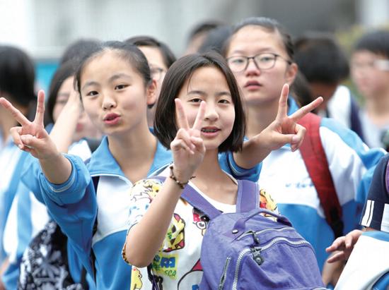 贵阳中考首日 52028人参加仍有学生迟到缺考