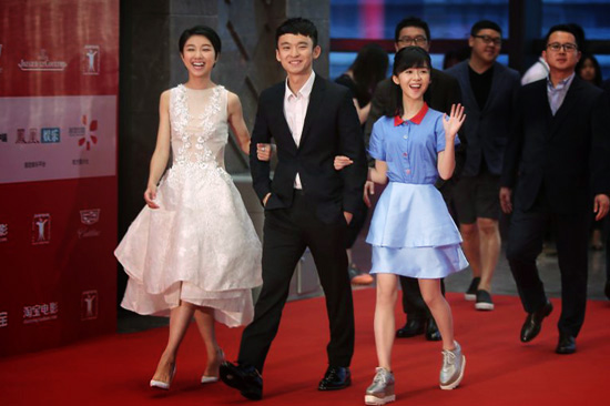 宋伊人、董子健、颜卓灵亮相红毯