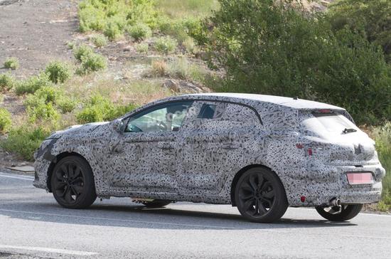 Renault Megane spy 04