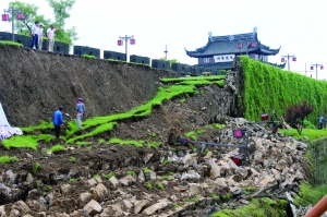城墙坍塌现场 CFP供图
