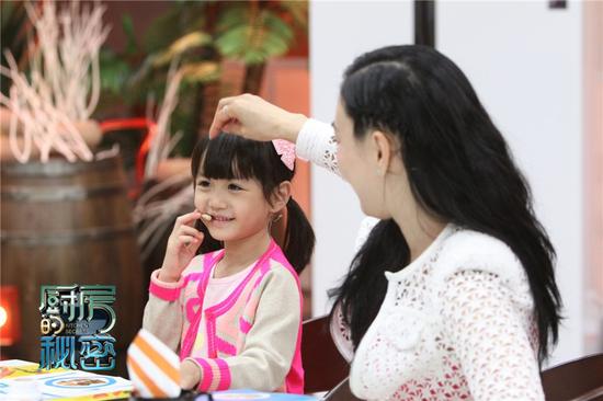 钟丽缇为女儿生吃青椒 考拉冷面无反应|钟丽缇